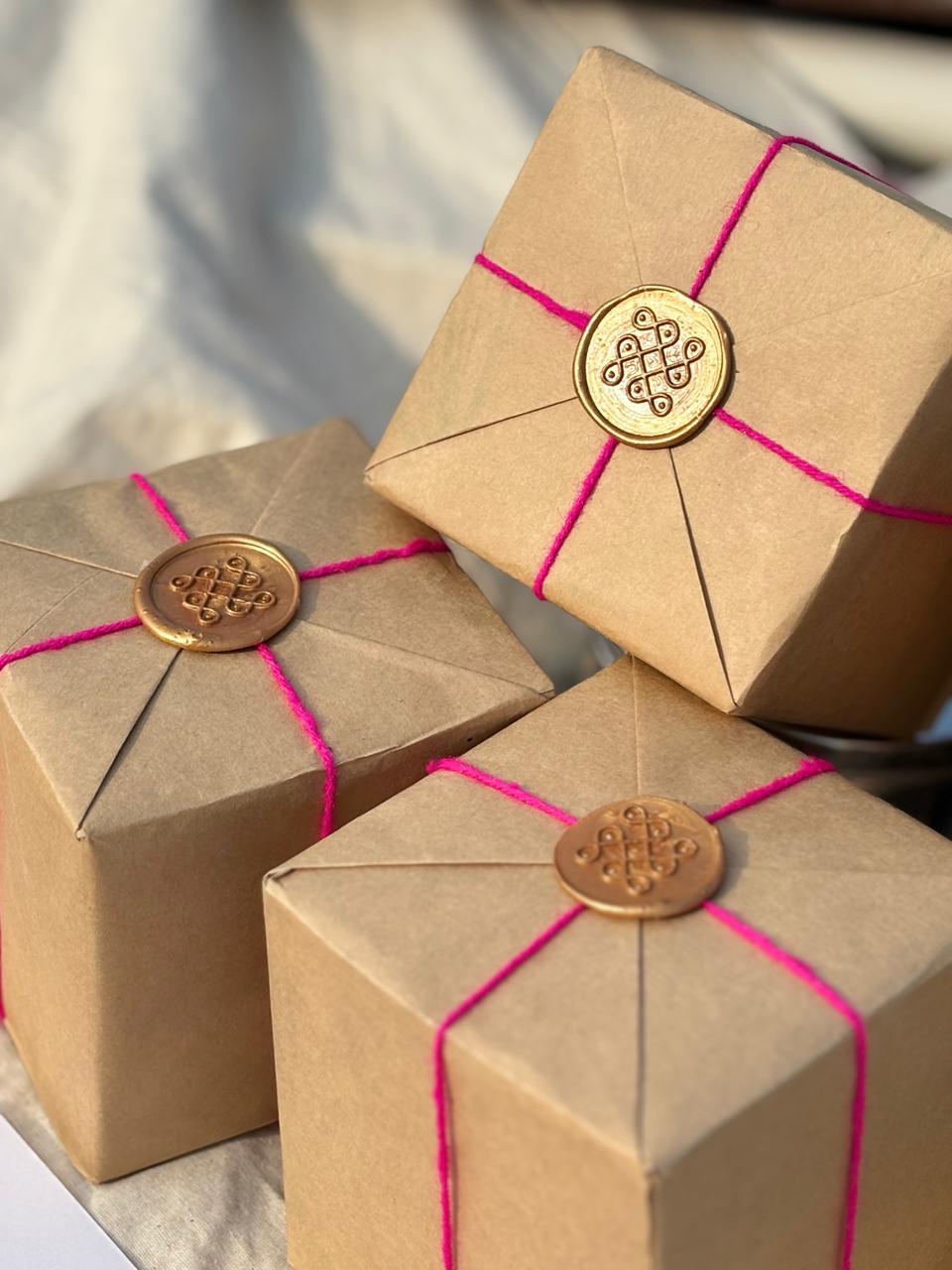 Pulli Kolam Davara Set